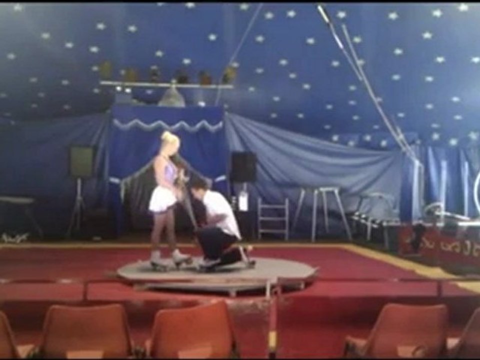 CHARLOTTE & FLORIAN-Roller skating-presents Art agency Valentino