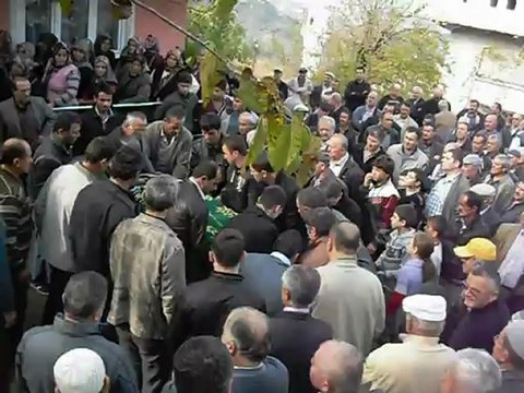 17. kasim 2012. elfida nin cenaze merasimi. Cambazli kö. 011