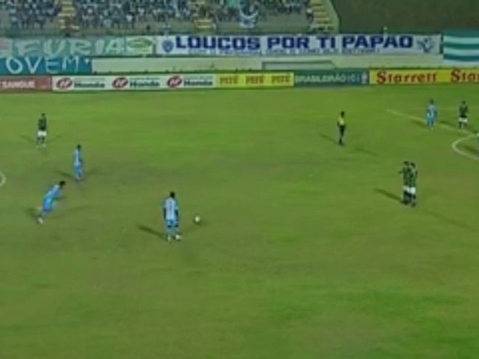 Un coup franc tendu de plus de 45 mètres !