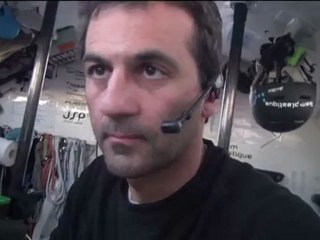 Alessandro (Team Plastique) cultive son potager pendant le Vendée Globe 2012