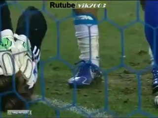 En Video: Suspenden el Dynamo Moscú-Zenit por un petardo que hiere a uno de los porteros