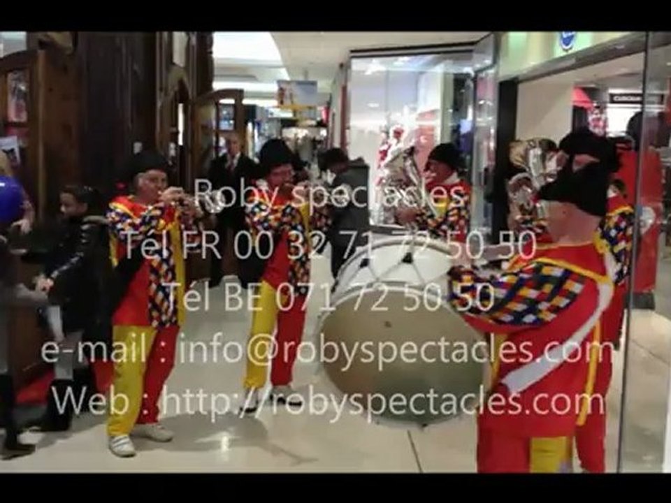 FANFARE DE RUE - ANIMATION ET FANFARE DE RUE ROBY SPECTACLES