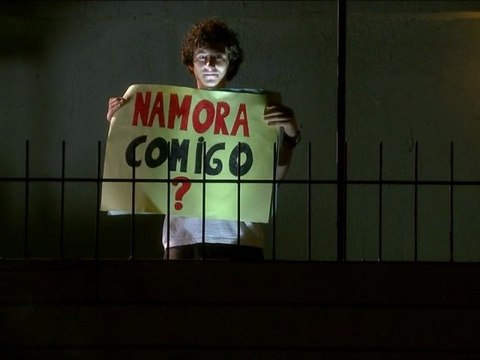 Dinho pede Lia em namoro