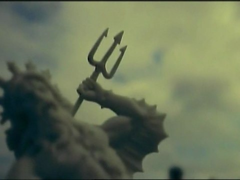 Atlantis - the city disappeared suddenly and in a horrible way, swallowed by the ocean one day. Атлантида - градът изчезва внезапно и по ужасяващ начин, погълнат от океана само за ден.