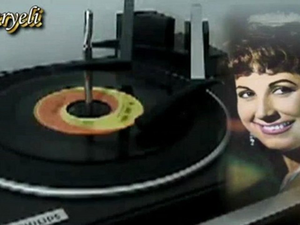 Müzeyyen Senar ♪♪♪ Ahım Gibi Ah Var Mı Acep Ahlar İçinde