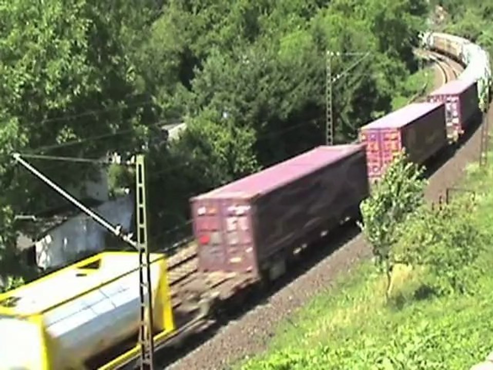 Züge und ein Schiff südlich der Loreley, DP E42 mit Henkelzug, BR155, BR145, BR151, BR185, BR101