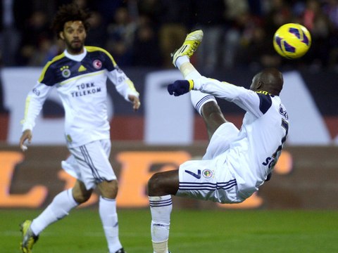 Encore un but acrobatique pour Moussa Sow !