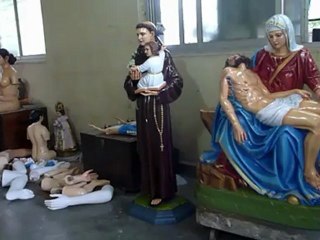 في الهند  نحاتو تماثيل الالهة باتوا يهتمون ايضا بالموتى