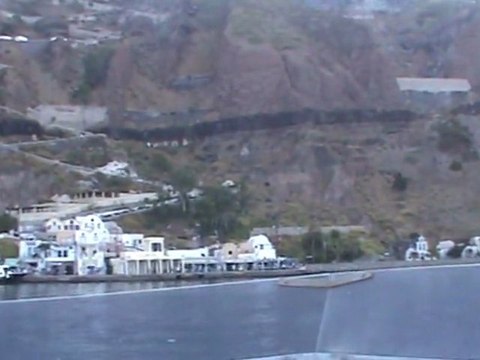 FTI Berlin Kreuzfahrt Santorin Ausflug Weg vom Hafen nach Fira mit den Eseln zum Eselritt