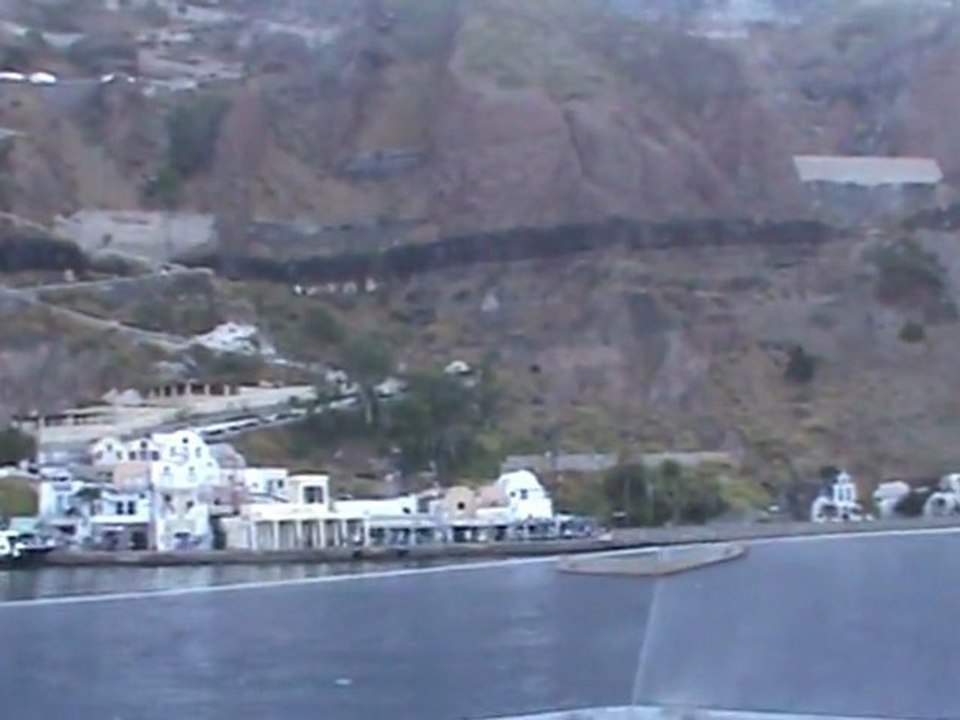 FTI Berlin Kreuzfahrt Santorin Ausflug Weg vom Hafen nach Fira mit den Eseln zum Eselritt