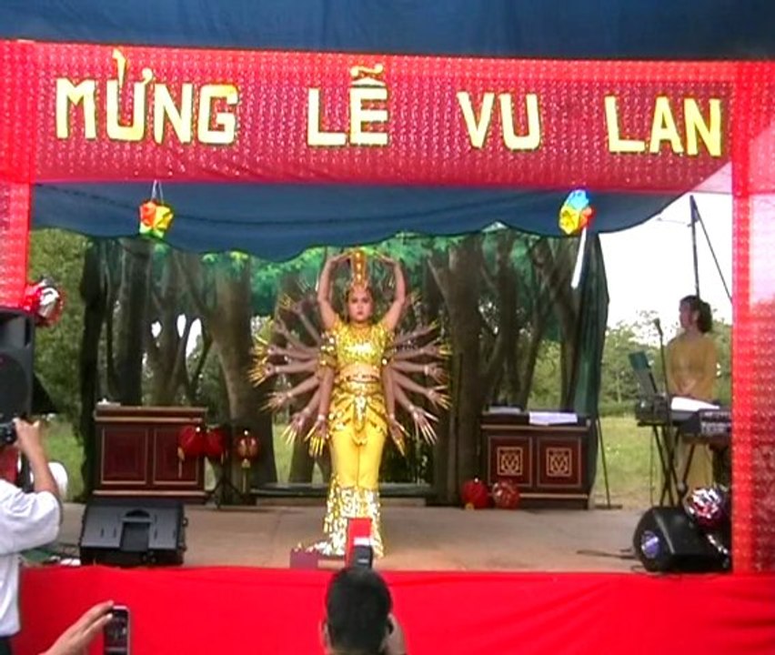 01. THIÊN THỦ THIÊN NHÃN-Ngọc Hân, Cindy, Vân Anh, My Hương, Ánh Vân, Lệ Vân, Phương Thảo, Tuyết Hạnh, Phương Hạnh, Thi Mai