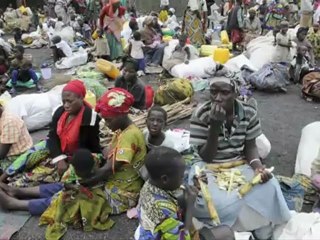 Displaced Congolese flee violence, head to UN base