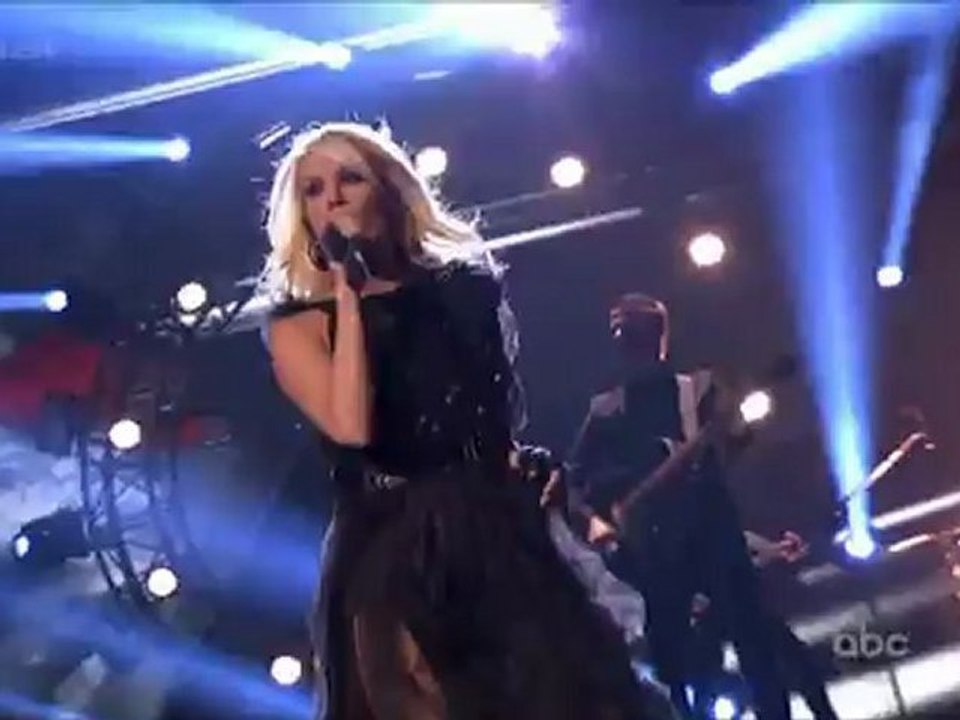Carrie Underwood - Two Black Cadillacs - AMA's (40th)