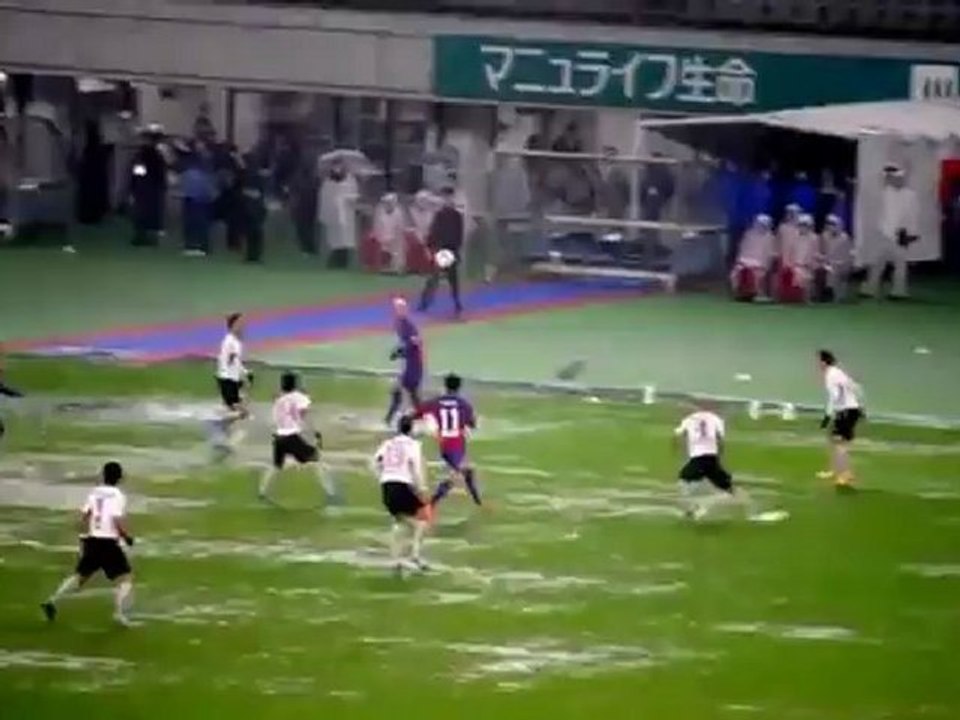 Un match de foot se joue comme dans une piscine !