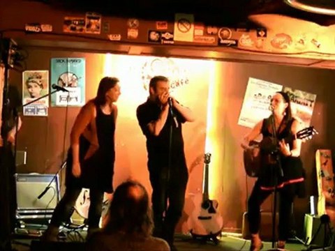 Maggy Bolle vs Evelyne Gallet le Kaou au Roger's Café à Belfort