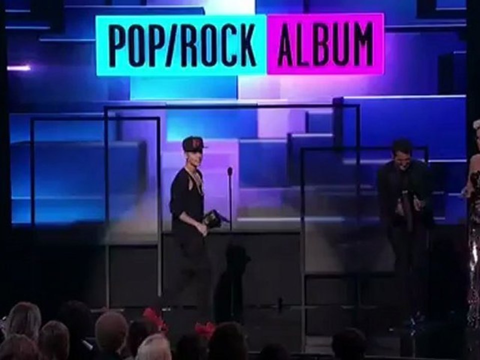 Justin Wins Favorite Pop_Rock Album - AMA 2012