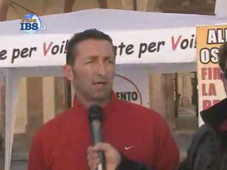 2012-11-24 Raccolta firme del Movimento 5 stelle per l'Ospedale