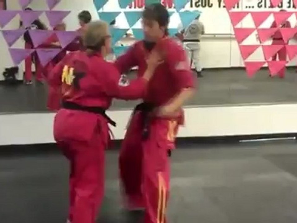 Clef de voiture dans le pied  - The Appli dispo sur l'app store Gratuit - # TheAppli