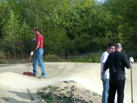 Réfection du terrain de bicross ST GERMAIN DU PUY 3