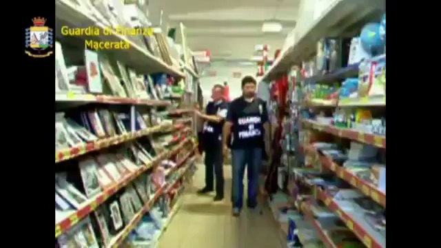 Macerata - Sequestrati 300mila giocattoli pericolosi (18.11.12)