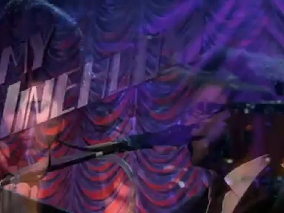 Amy Winehouse - He Can Only Hold Her - Doo Wop ( That Thing ) - www.kekillicivideo.com