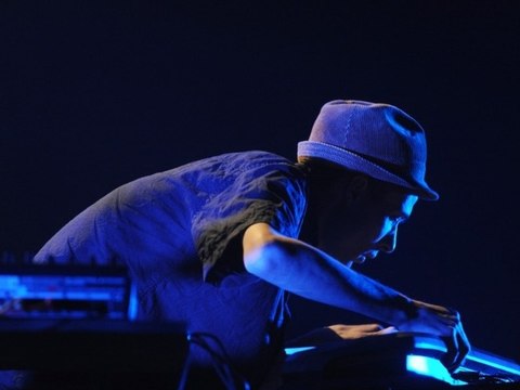 Le Chapelier Fou : Je fais tout pour me planter sur scène