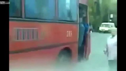 Ben Bilmem Eşim Bilir Rusya Otobüs Versiyonu