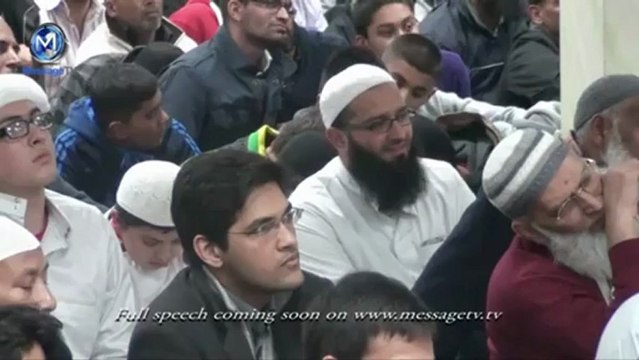 Film star Amir Khan meets Maulana Tariq Jameel at Hajj 2012 Karguzari :Junaid Jamshed