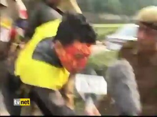 TİBETLİLER ÇİN'İ PROTESTO ETTİ