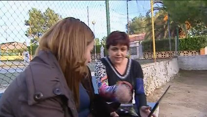 Un calendario erótico de madres para pagar la ruta escolar