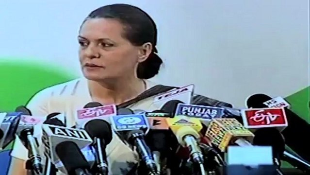 Sonia Gandhi talks to media after Congress victory in Lok Sabha polls