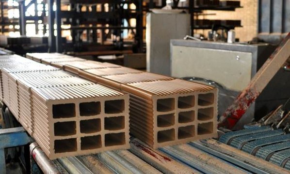 Оборудование для производства кирпича, блоков, плитки терраццо, цементно-песчаной черепицы, тротуарной плитки, бордюров и плит перекрытия-кирпичный завод