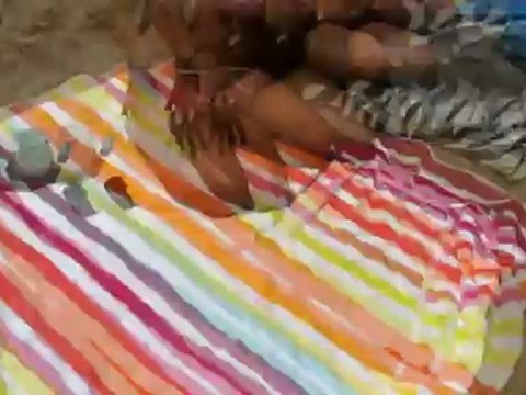 Petit clip entre amis à la plage et soirée anniversaire