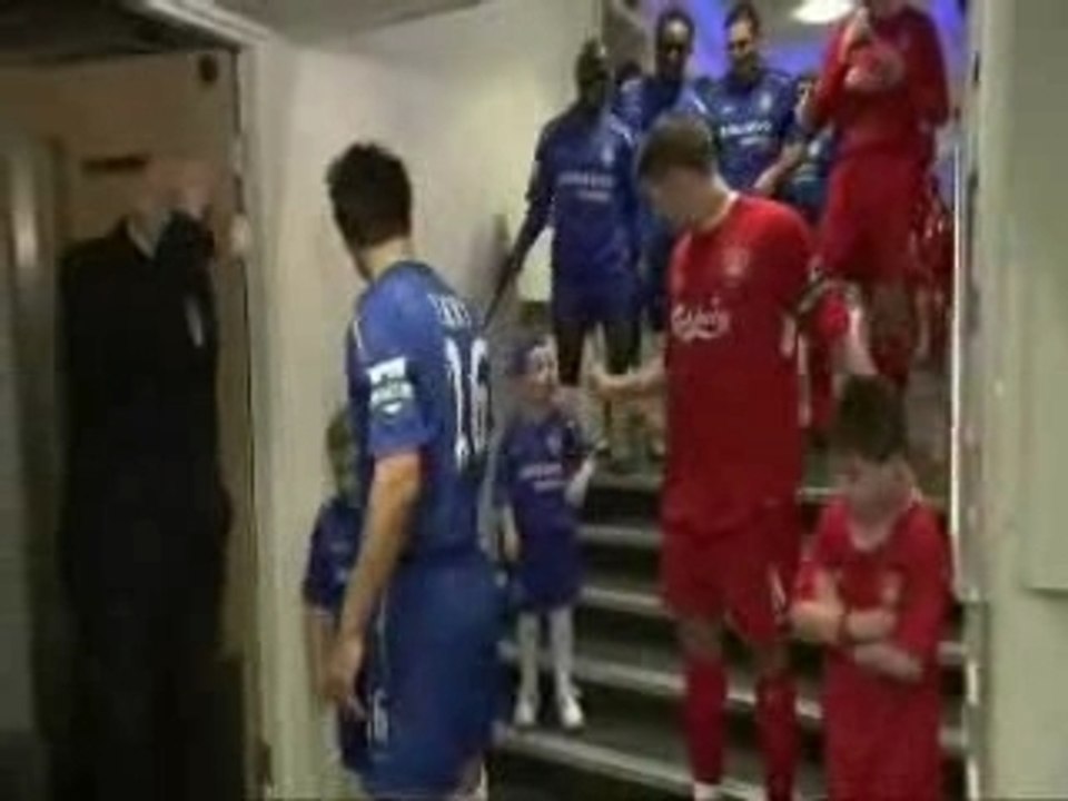 steven gerrard se prend un vent