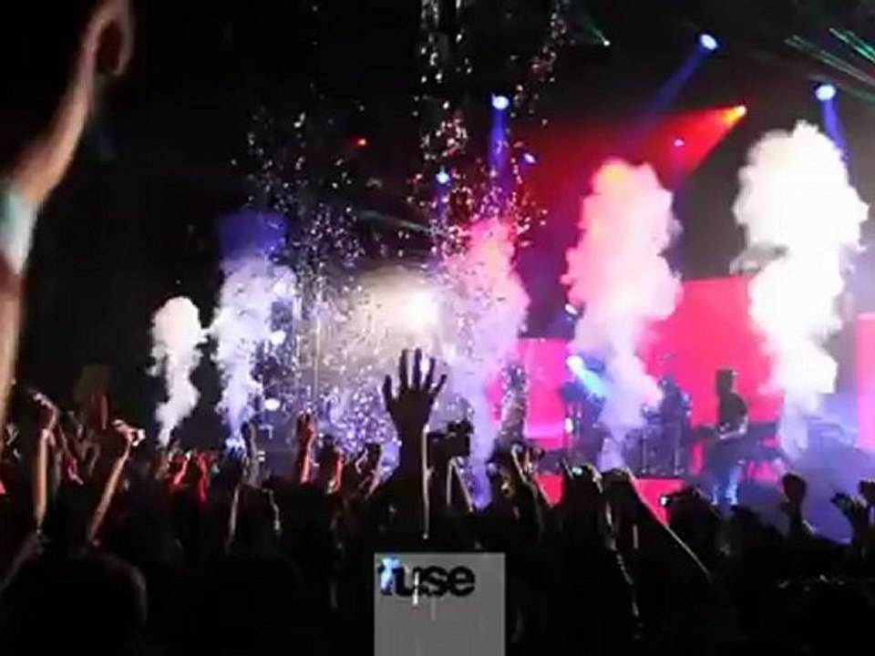 Rihanna Serves Champagne, Performs in Mexico City - Rihanna 777 Tour Day 1