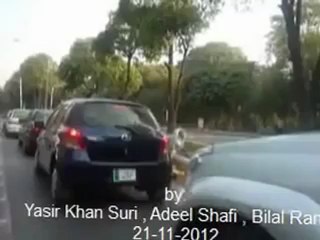 Example of Simplicity of IMRAN KHAN .. Moving around without any security