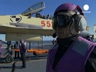 China consigue aterrizar un caza en un portaaviones