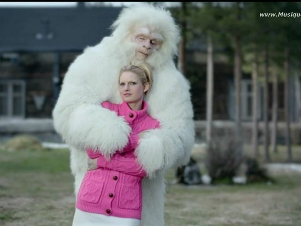 pub Eric Bompard 'hug' 2012 [HQ]