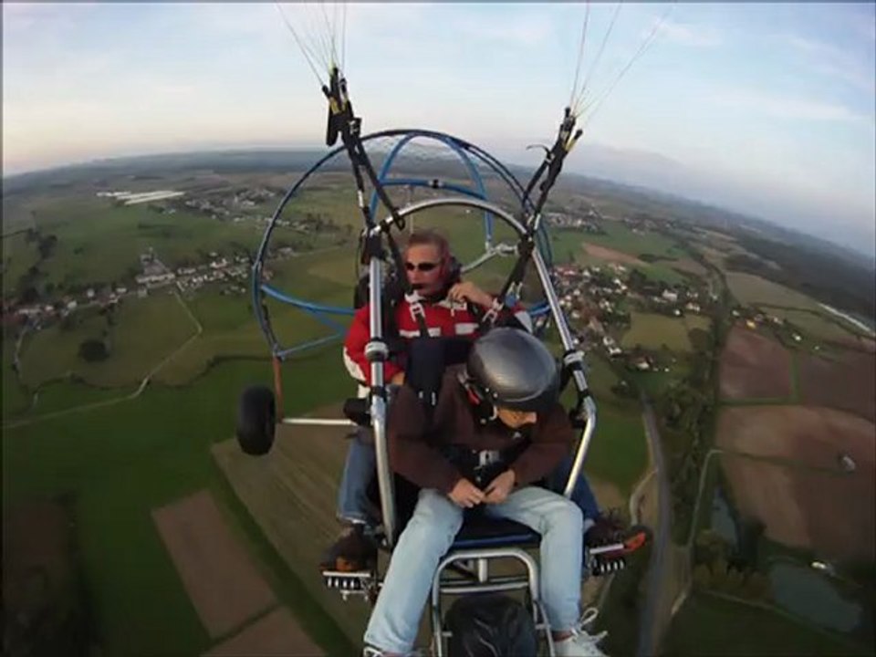 Rencontre insolite en paramoteur. www.revailes57.fr