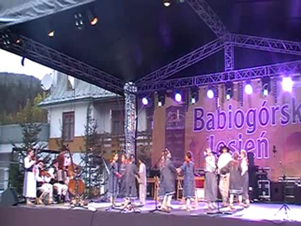 Występ Dziecięcego Zespołu Regionalnego „Stryszawskie Gronicki” reprezentujący Gminę Stryszawę