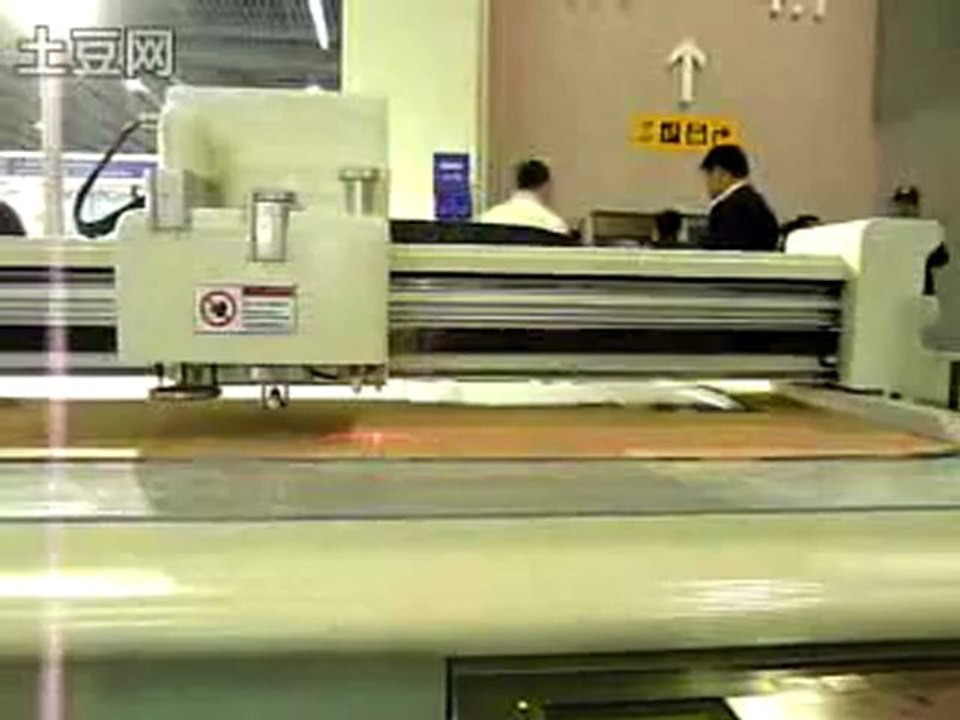 High speed oscillating knife cut cardboard cartons make sample and do small production