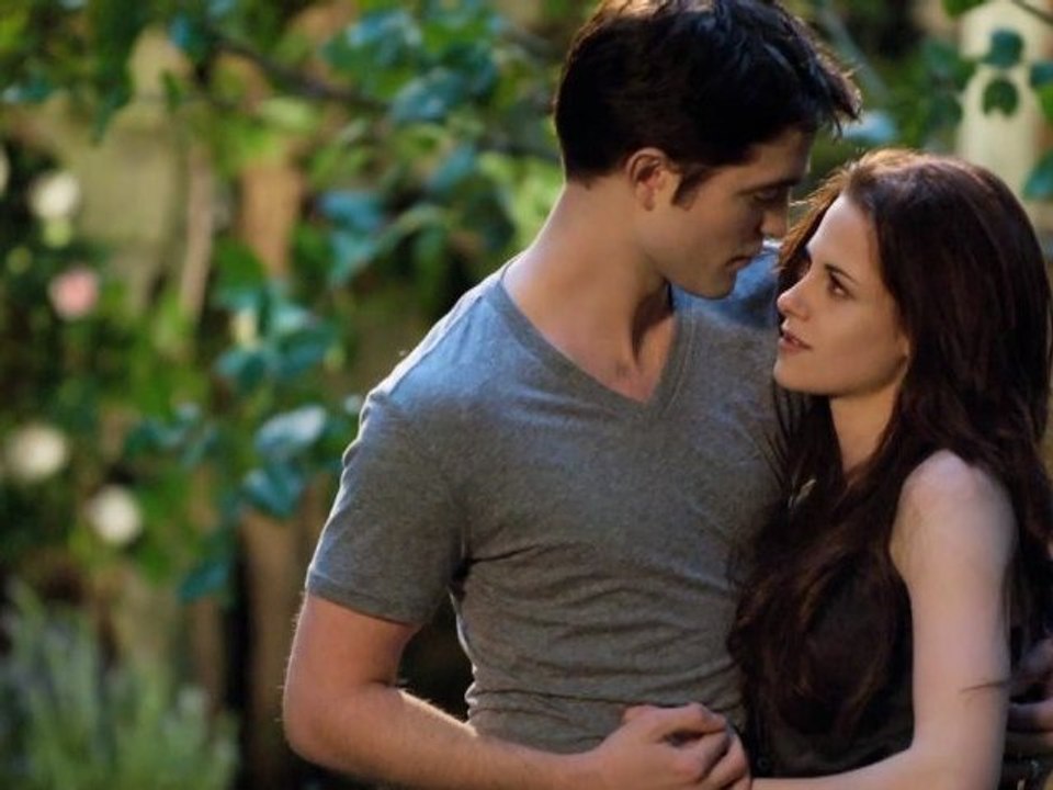 Twilight Saga: Breaking Dawn Part 2 Movie Review - Kristen Stewart, Robert Pattinson [HD]