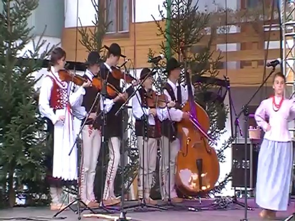 Występ Zespołu Regionalnego „Budzowskie Kliszczaki” reprezentujący Gminę Budzów