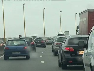 Les opposants NDDL bloquent le pont de Chevire