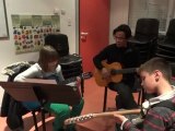 Ecole de musique, pôle de Vic, séance de guitare avec Flavie, Mattéo et Tony