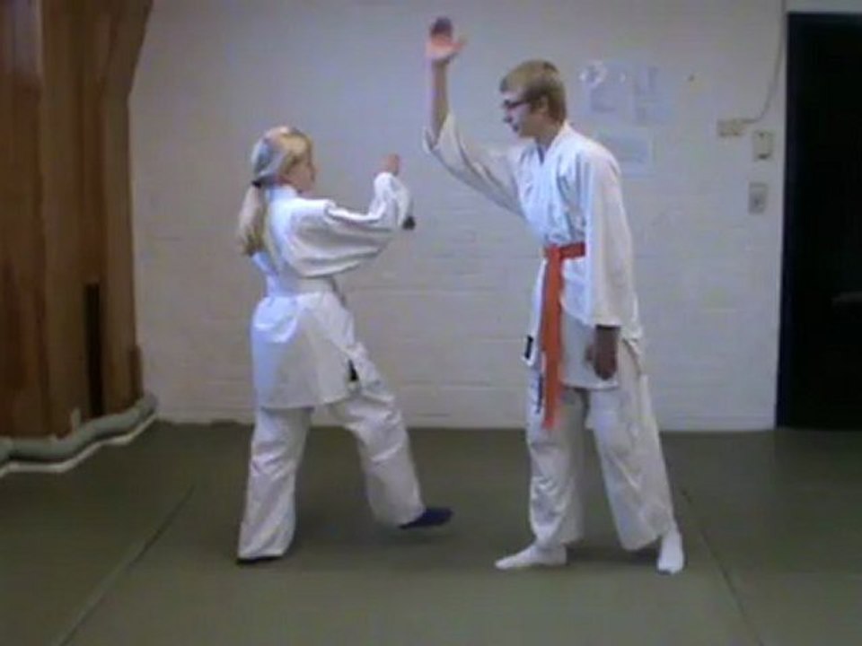 Bunkai : gyaku yoko guruma irimi khihon