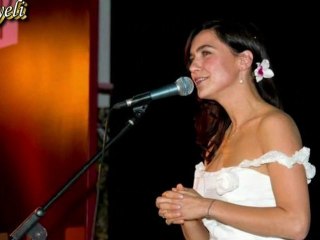 Şevval Sam  ♪♪♪  Ada Sahillerinde Bekliyorum