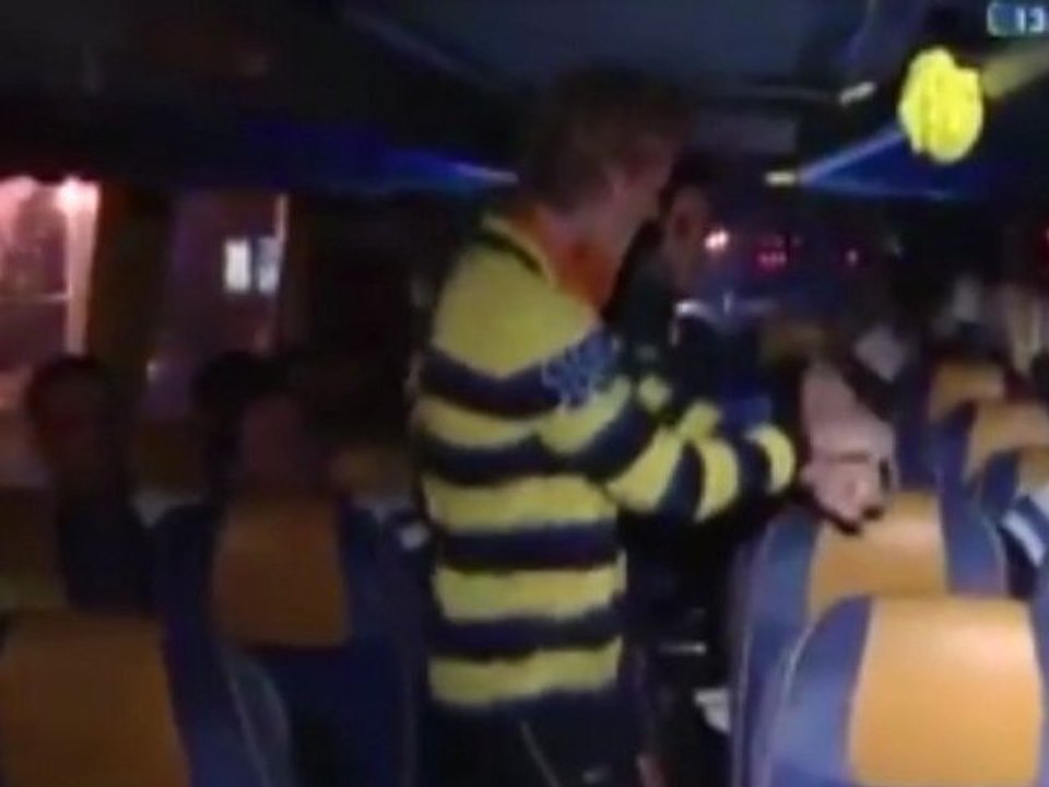 Kuyt fête la victoire contre l'OM en dansant le Gangnam Style !