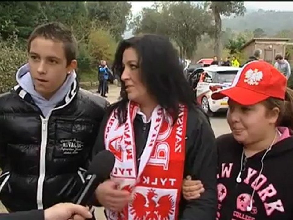 Polscy kibice wspierają Roberta Kubicę