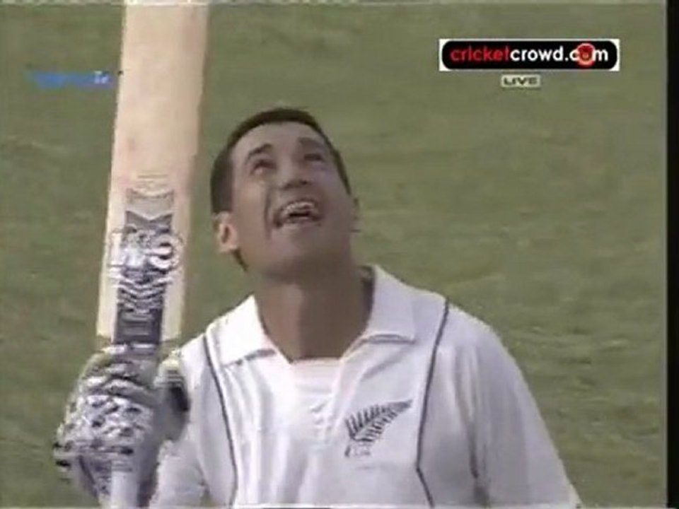 Taylor, Williamson put NZ in control
